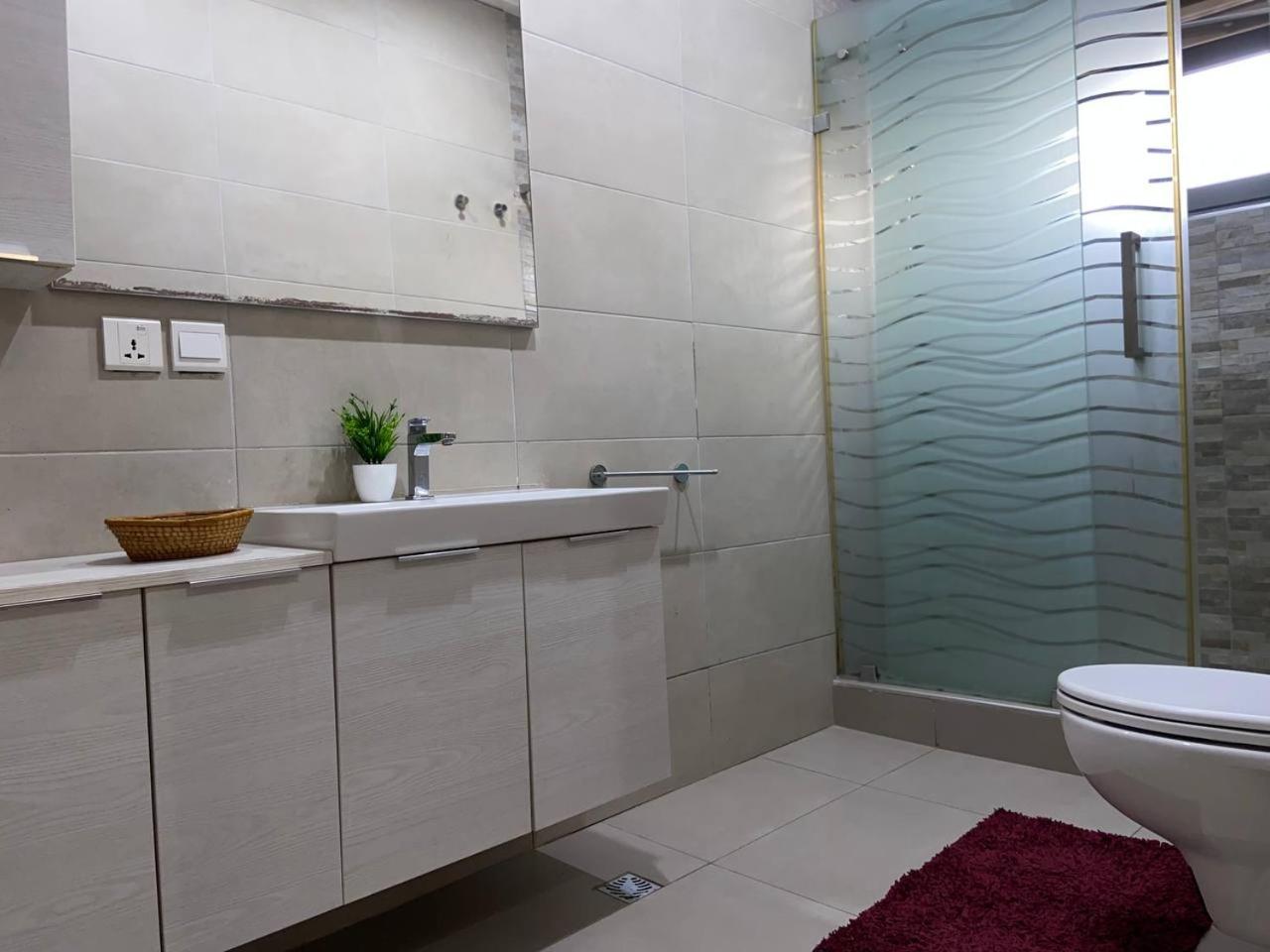Queens View Apartment Accra Luaran gambar