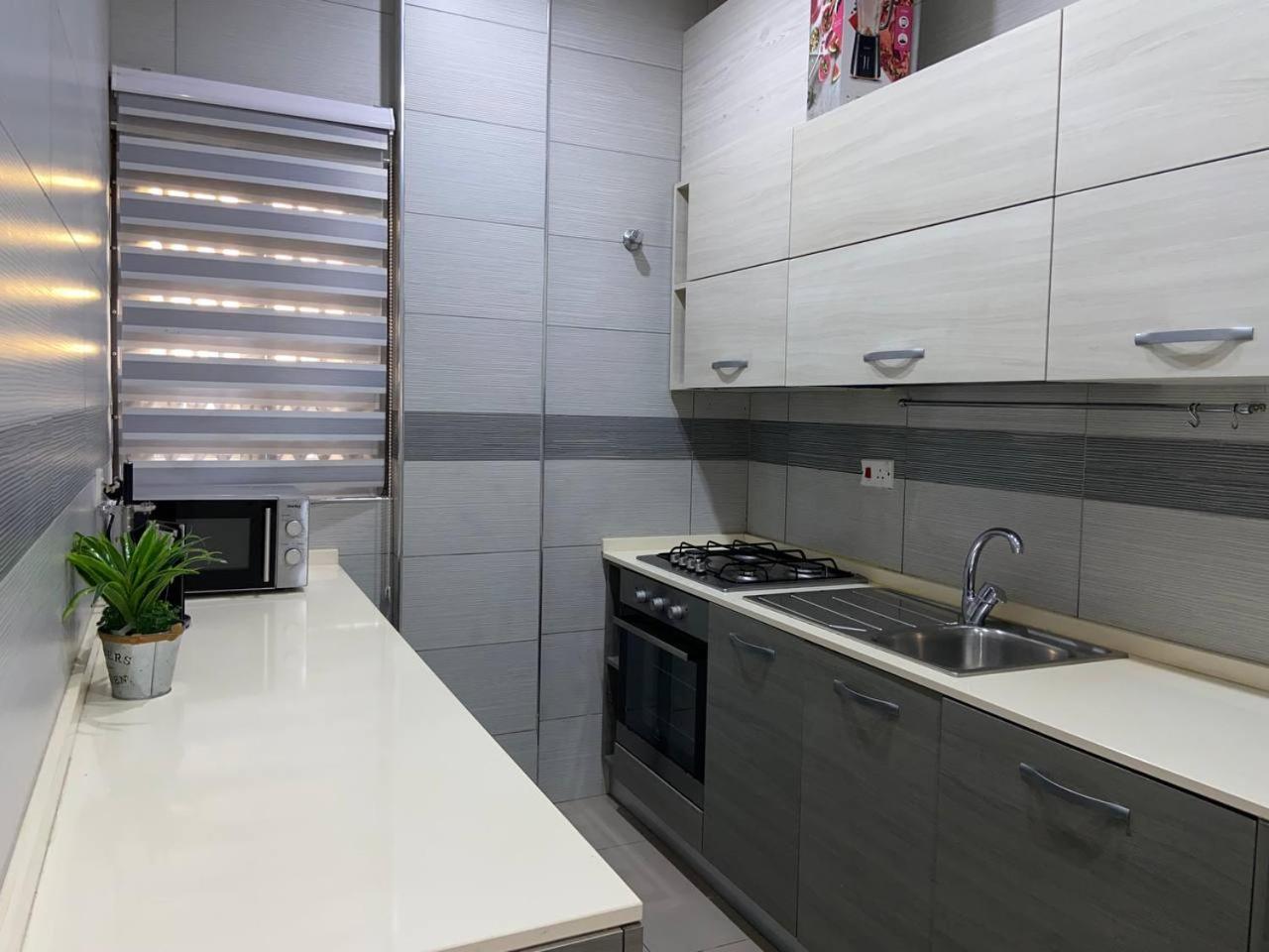 Queens View Apartment Accra Luaran gambar