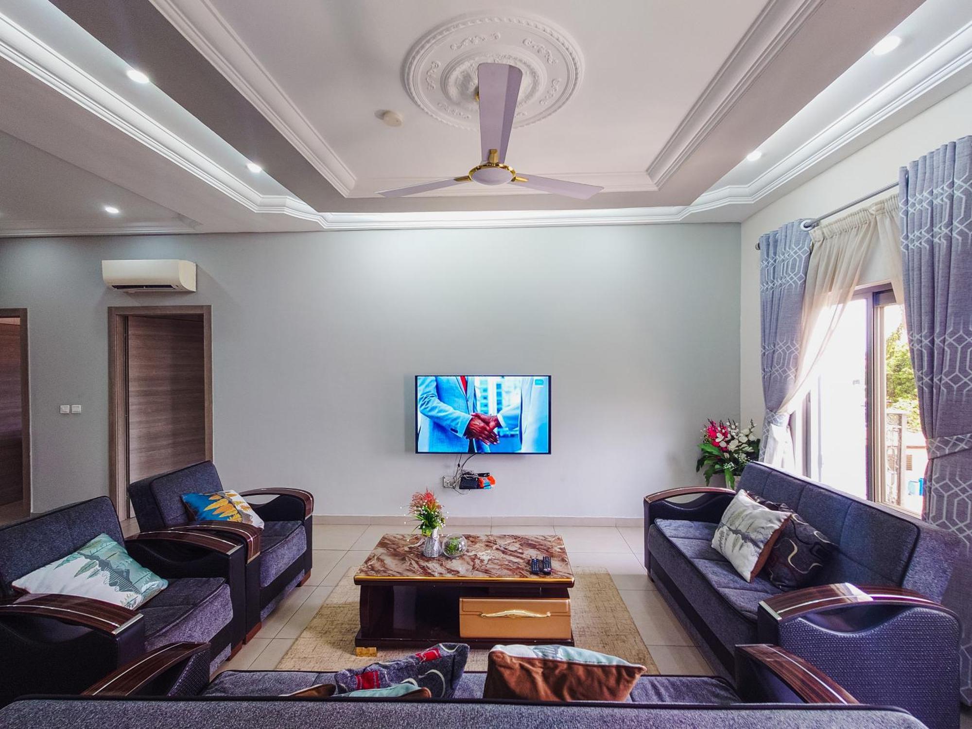 Queens View Apartment Accra Luaran gambar